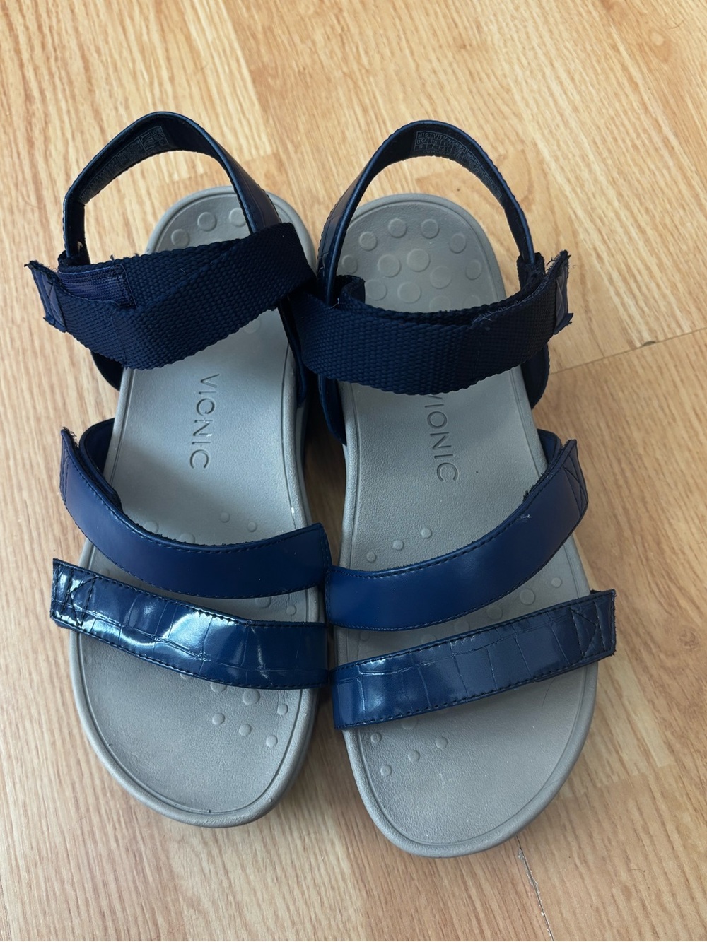 Vionic adjustable navy croc embossed strap sandals sz 9 support walking comfort